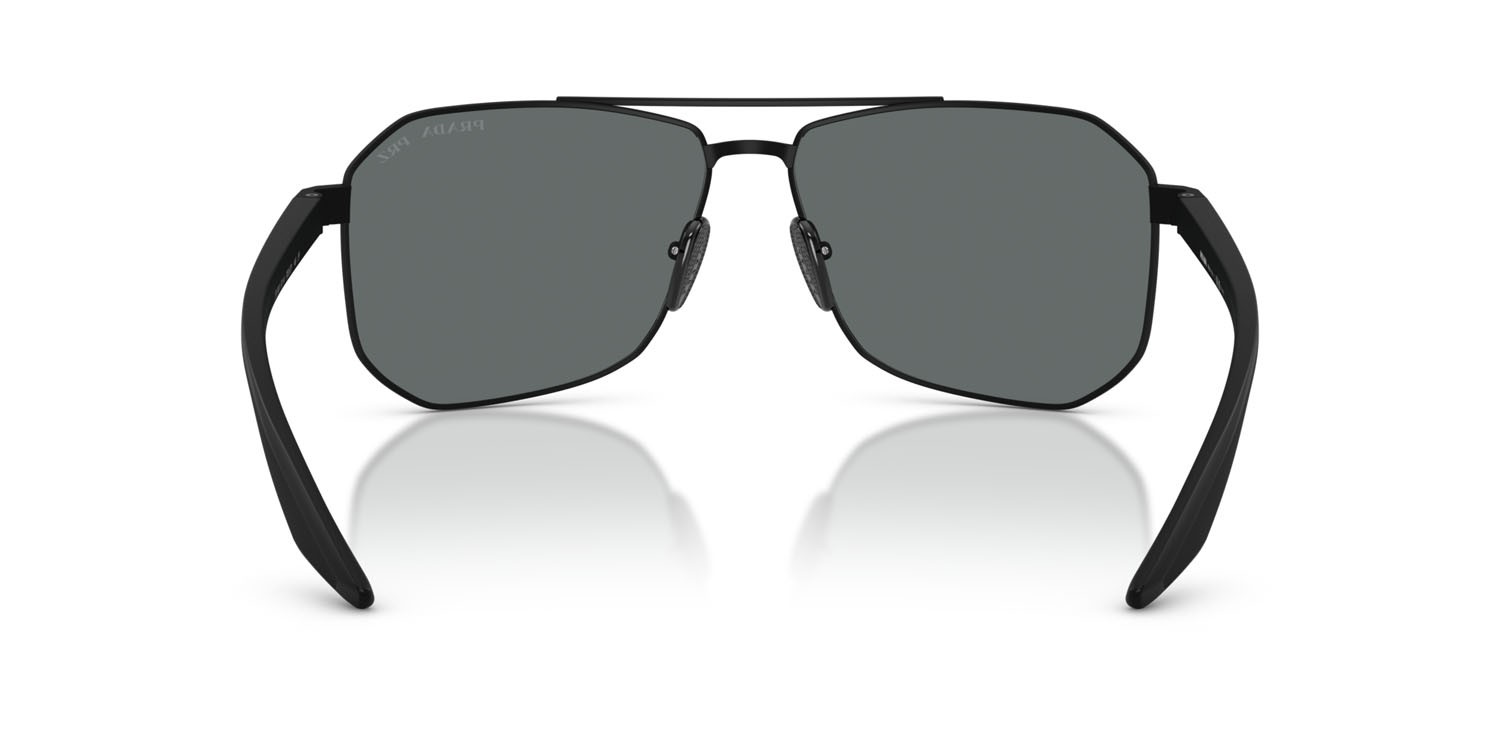 Occhiali da sole Prada Linea Rossa PS A53S (DG05Z1) colore gomma nera forma aviator lenti polar grigio scuro