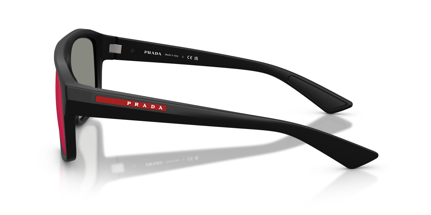 Occhiali da sole Prada Linea Rossa PS B02S (1BO08F) colore nero opaco forma irregolare lenti grigio scuro specchiato blu/rosso