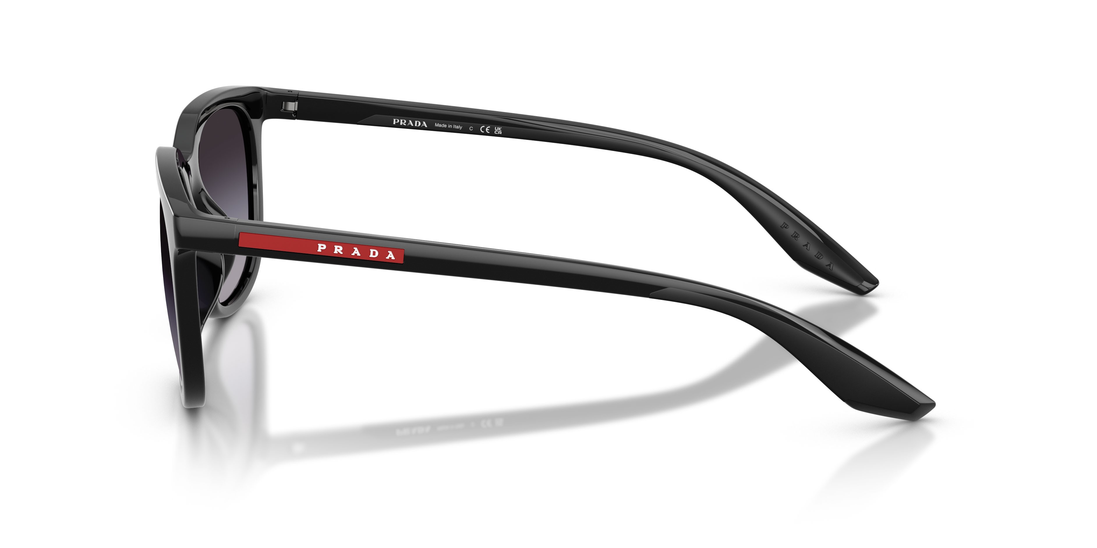 Occhiali da sole Prada Linea Rossa PS B09SU (1AB31A) colore nero forma quadrato lenti grigio sfumato blu scuro