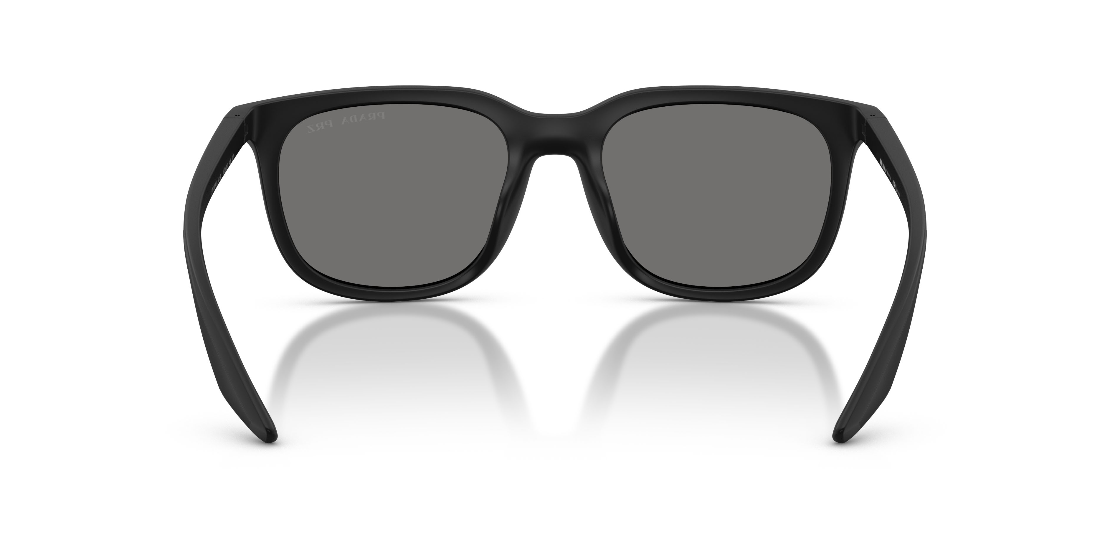 Occhiali da sole Prada Linea Rossa PS B09SU (1BO02G) colore nero opaco forma quadrato lenti polarized grigio scuro