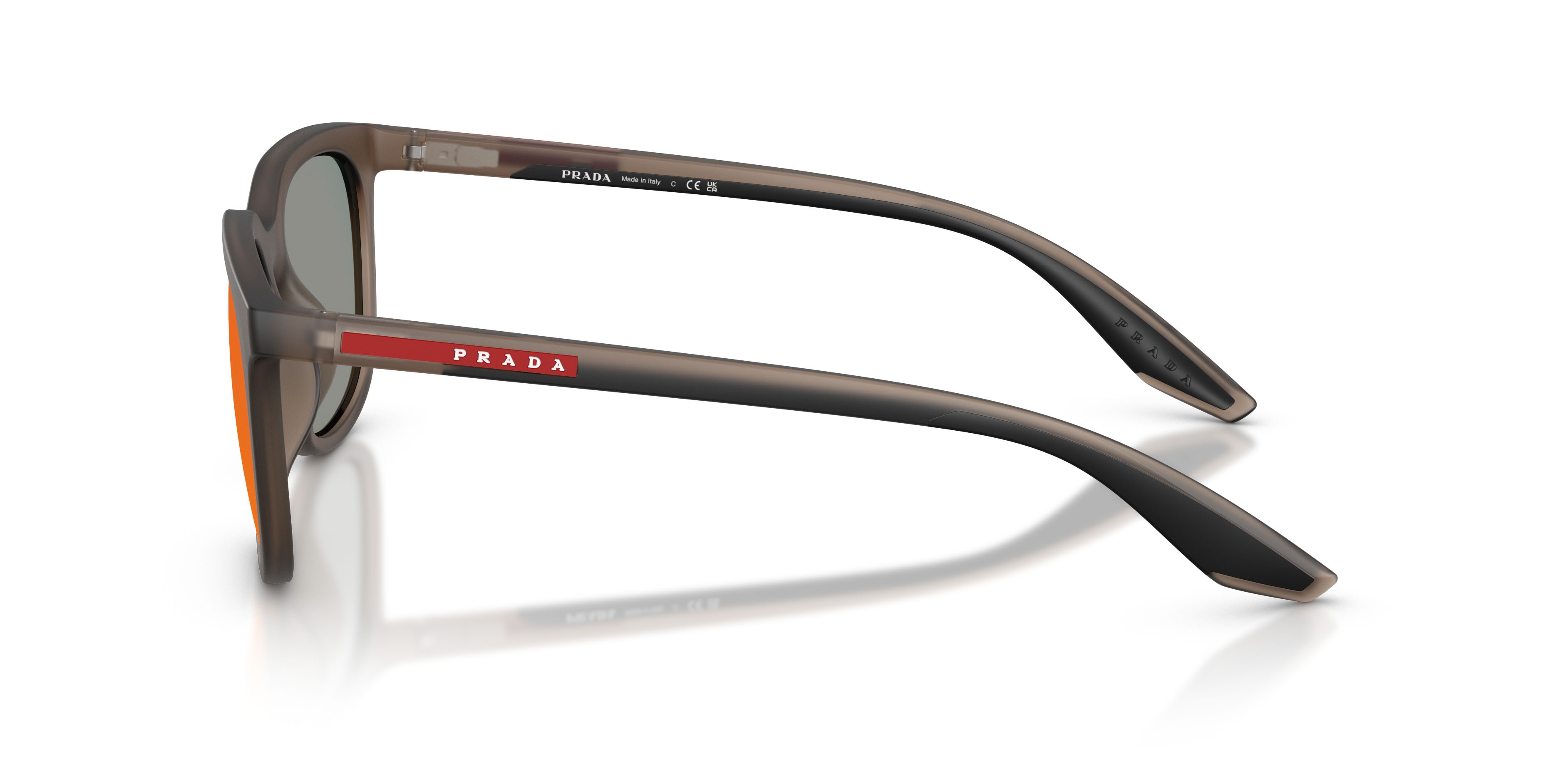 Occhiali da sole Prada Linea Rossa PS B09SU (29F21A) colore frosted brown forma quadrato lenti grigio scuro specchiato blu/rosso