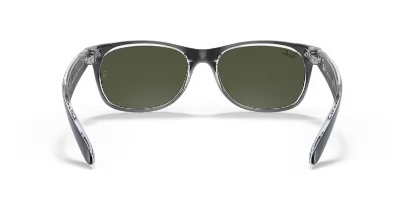 Sonnenbrillen Ray-Ban New Wayfarer Color Mix RB 2132 (6052) farbe top black on transparent form quadratisch gläser green