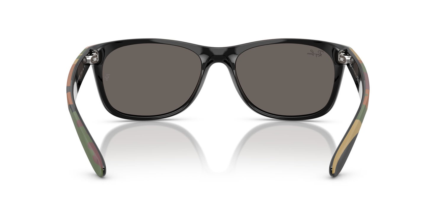 Sonnenbrillen Ray-Ban New Wayfarer RB 2132 (6822B1) farbe black & green camuflage form quadratisch gläser grigio scuro