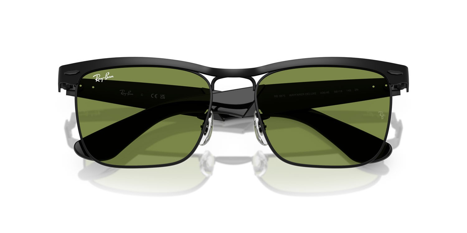 Occhiali da sole Ray-Ban Wayfarer Deluxe RB 3875 (006/4E) colore nero opaco forma quadrato lenti verde