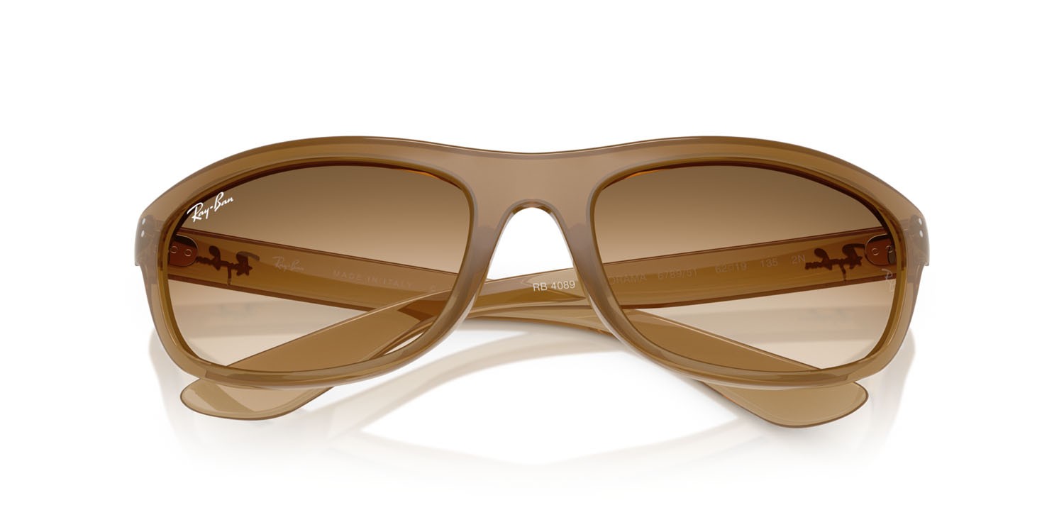 Occhiali da sole Ray-Ban Balorama RB 4089 (678951) colore marrone chiaro opalino forma rettangolare lenti trasparente sfumato marrone