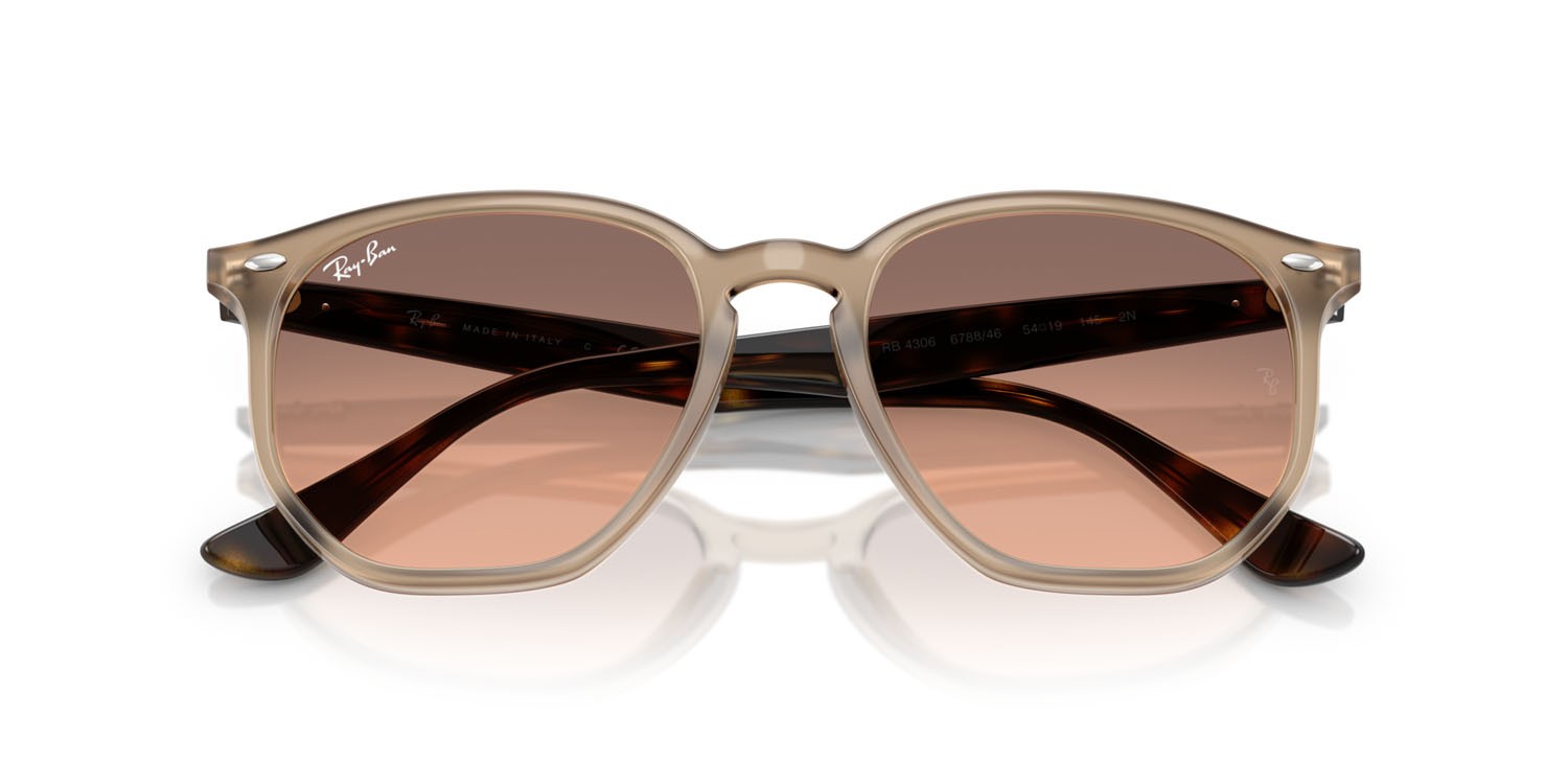 Occhiali da sole Ray-Ban RB 4306 (678846) colore tortora forma irregolare lenti rosa sfumato grigio