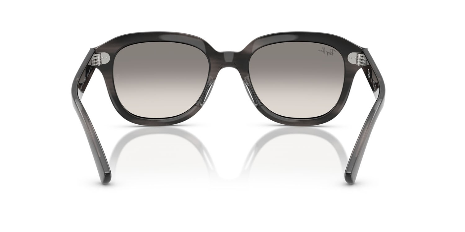 Sonnenbrillen Ray-Ban Erik RB 4398 (140432) farbe striato grigio form quadratisch gläser trasparente sfumato grigio