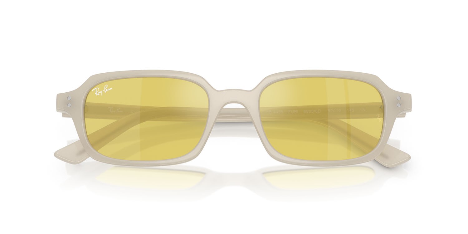 Sonnenbrillen Ray-Ban Zuri RB 4455 (68086D) farbe bianco cloudy warm form quadratisch gläser giallo a specchio/flash oro