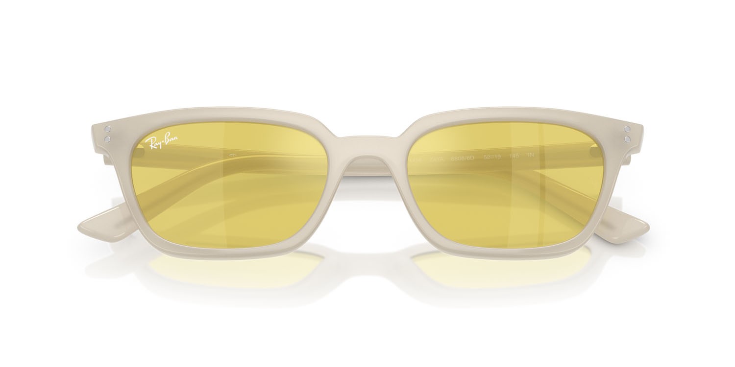 Sonnenbrillen Ray-Ban Zaya RB 4456 (68086D) farbe bianco cloudy warm form quadratisch gläser giallo a specchio/flash oro