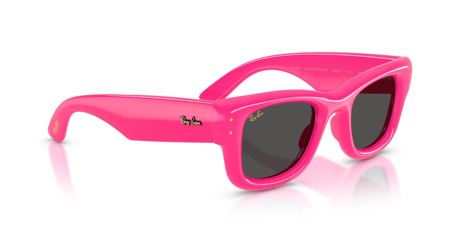 Occhiali da sole Ray-Ban Wayfarer Puffer RB 4940 (683287) colore fucsia forma quadrato lenti ultra black
