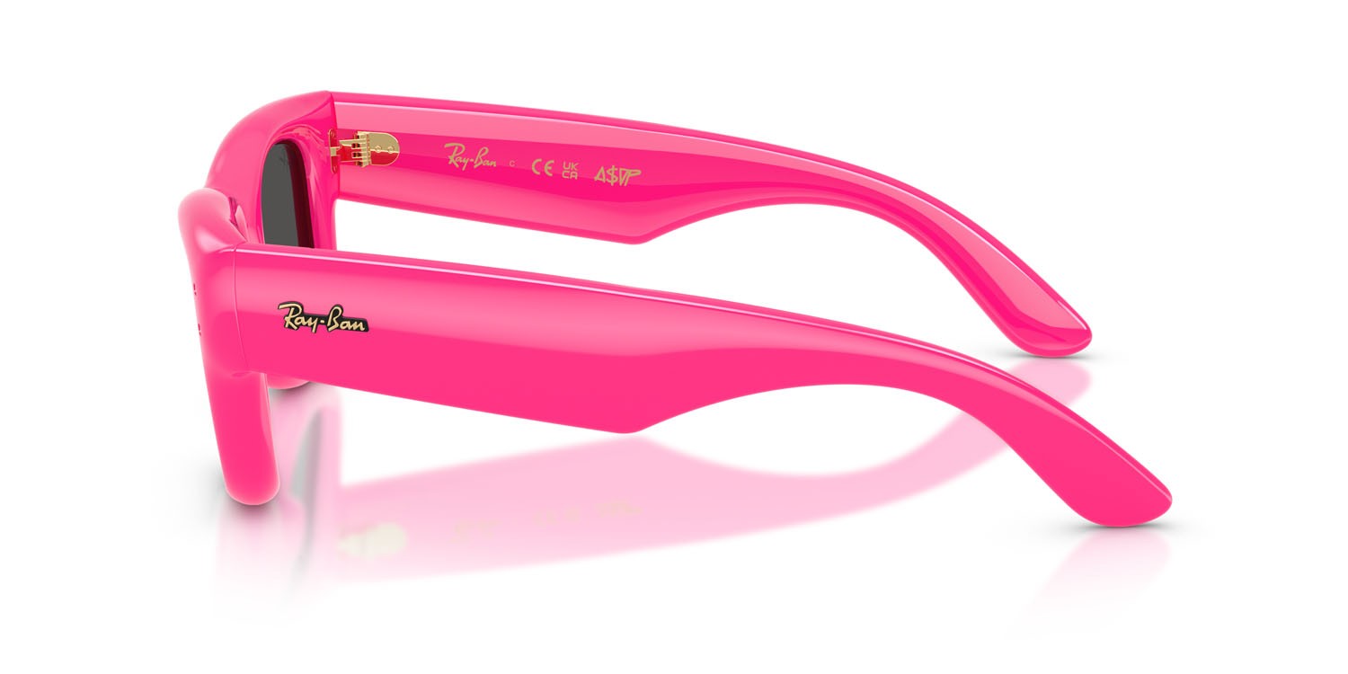 Occhiali da sole Ray-Ban Wayfarer Puffer RB 4940 (683287) colore fucsia forma quadrato lenti ultra black