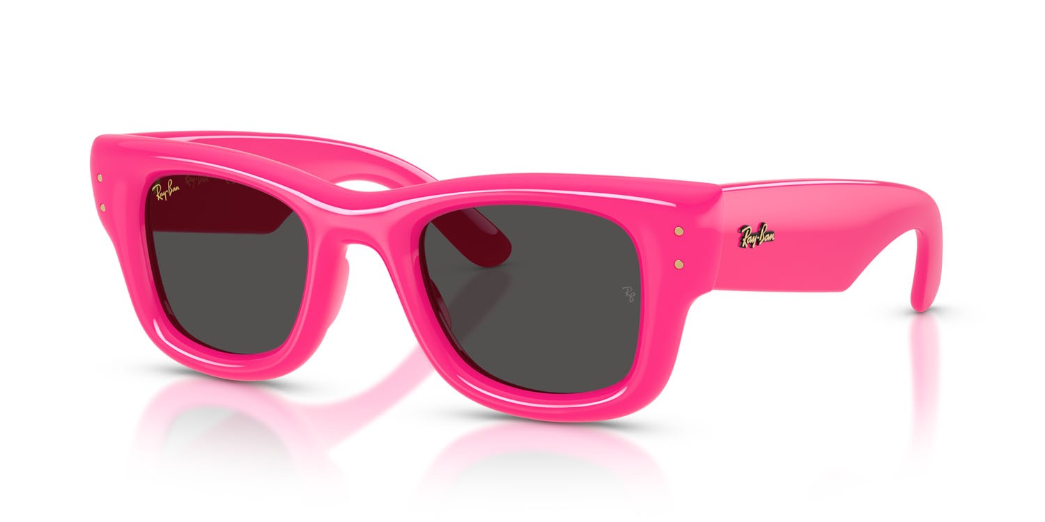 Occhiali da sole Ray-Ban Wayfarer Puffer RB 4940 (683287) colore fucsia forma quadrato lenti ultra black