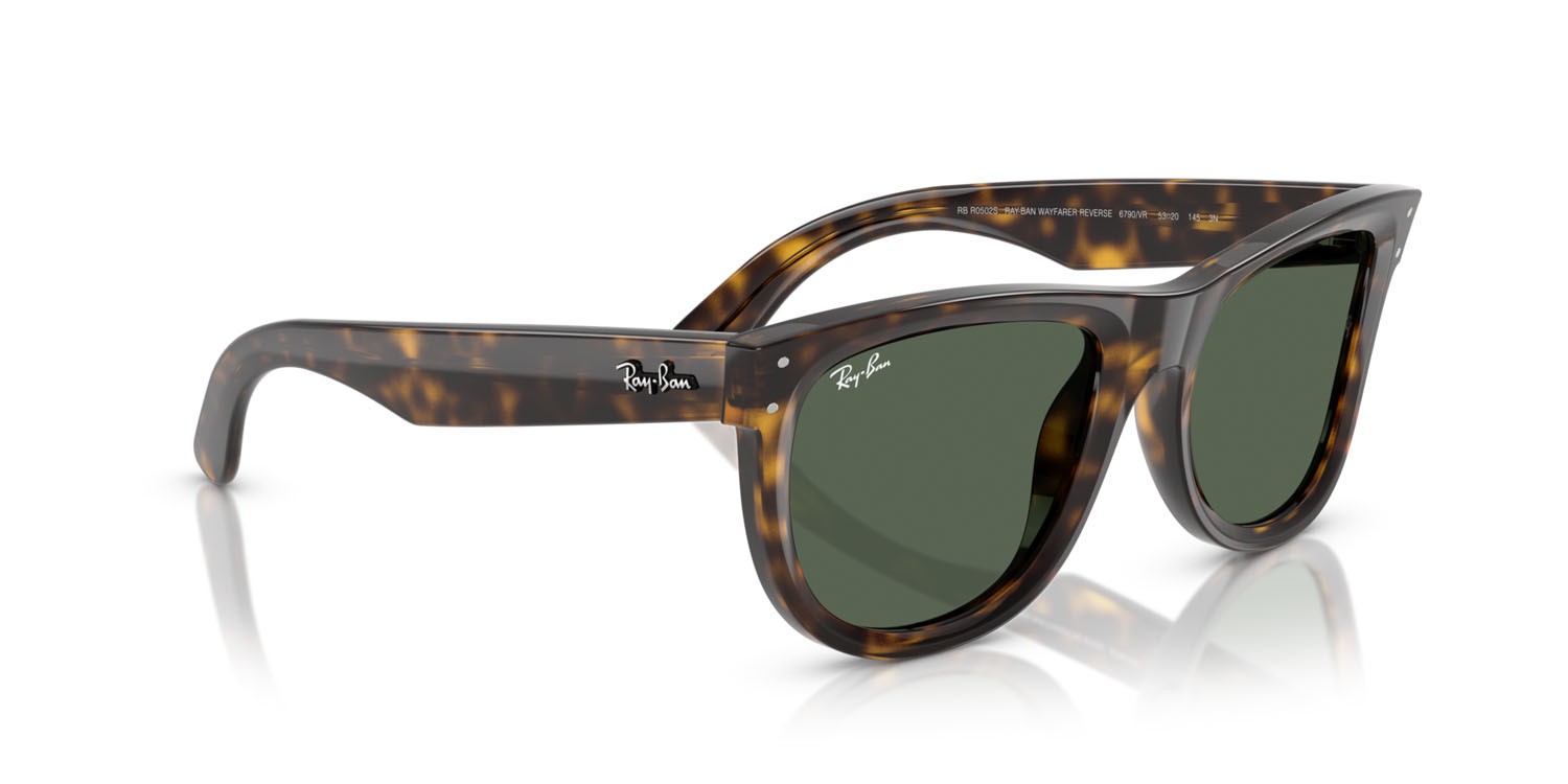 Occhiali da sole Ray-Ban Wayfarer Reverse RB R0502S (6790VR) colore havana scuro forma quadrato lenti verde scuro