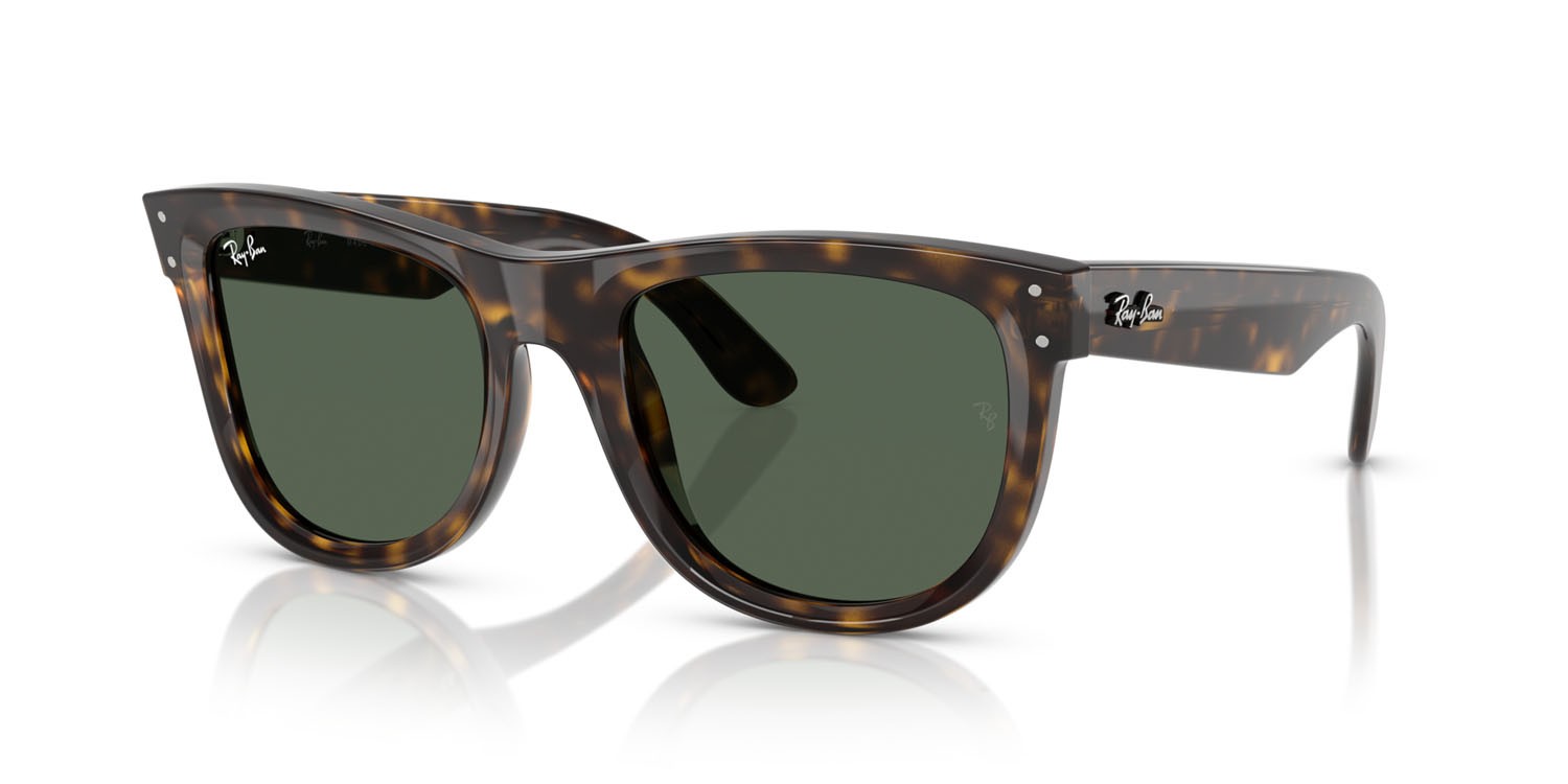 Occhiali da sole Ray-Ban Wayfarer Reverse RB R0502S (6790VR) colore havana scuro forma quadrato lenti verde scuro