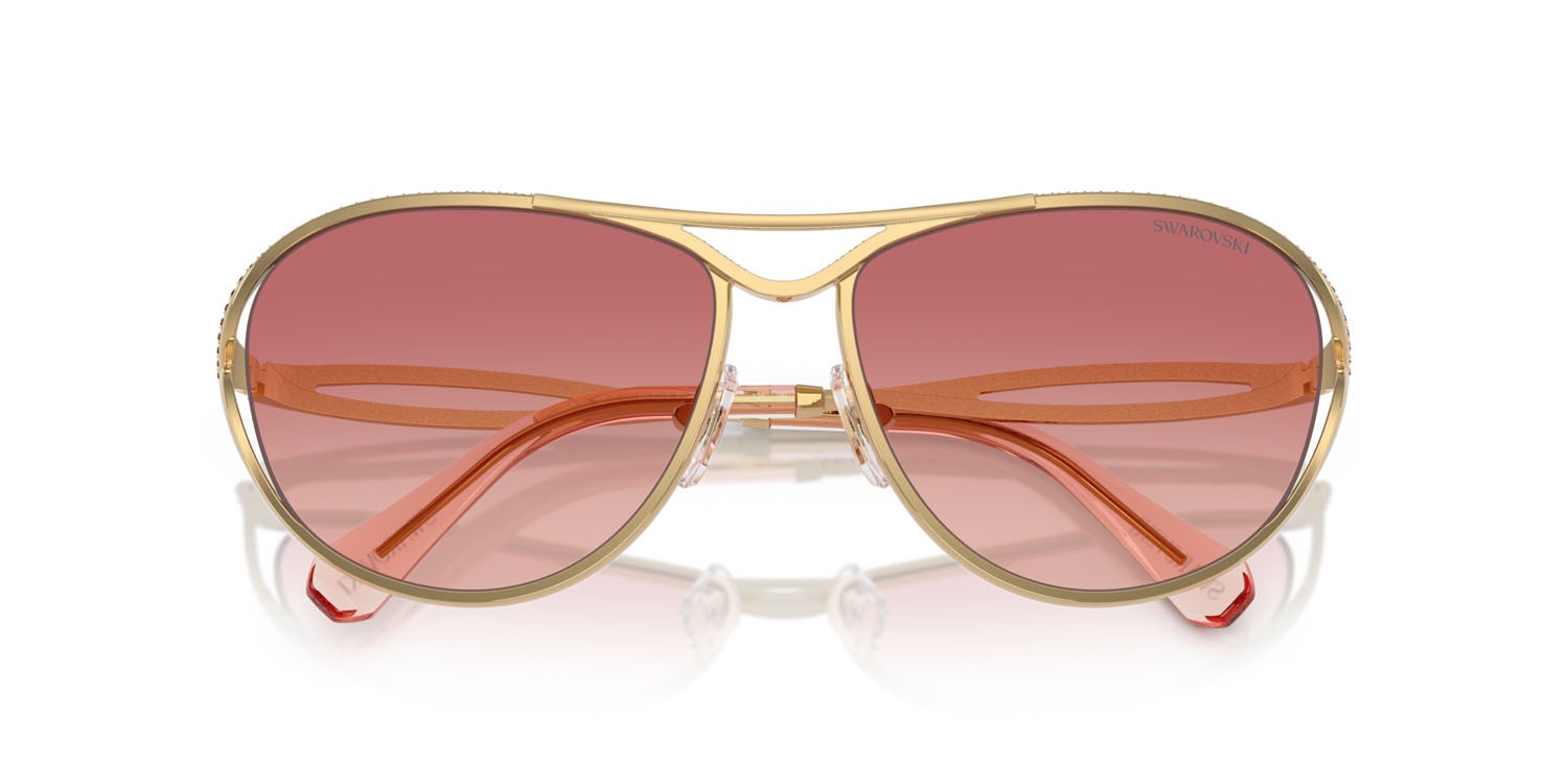 Sunglasses Swarovski SK 7028 (4004A5) color oro shape aviator lenses rosa sfumato rosso