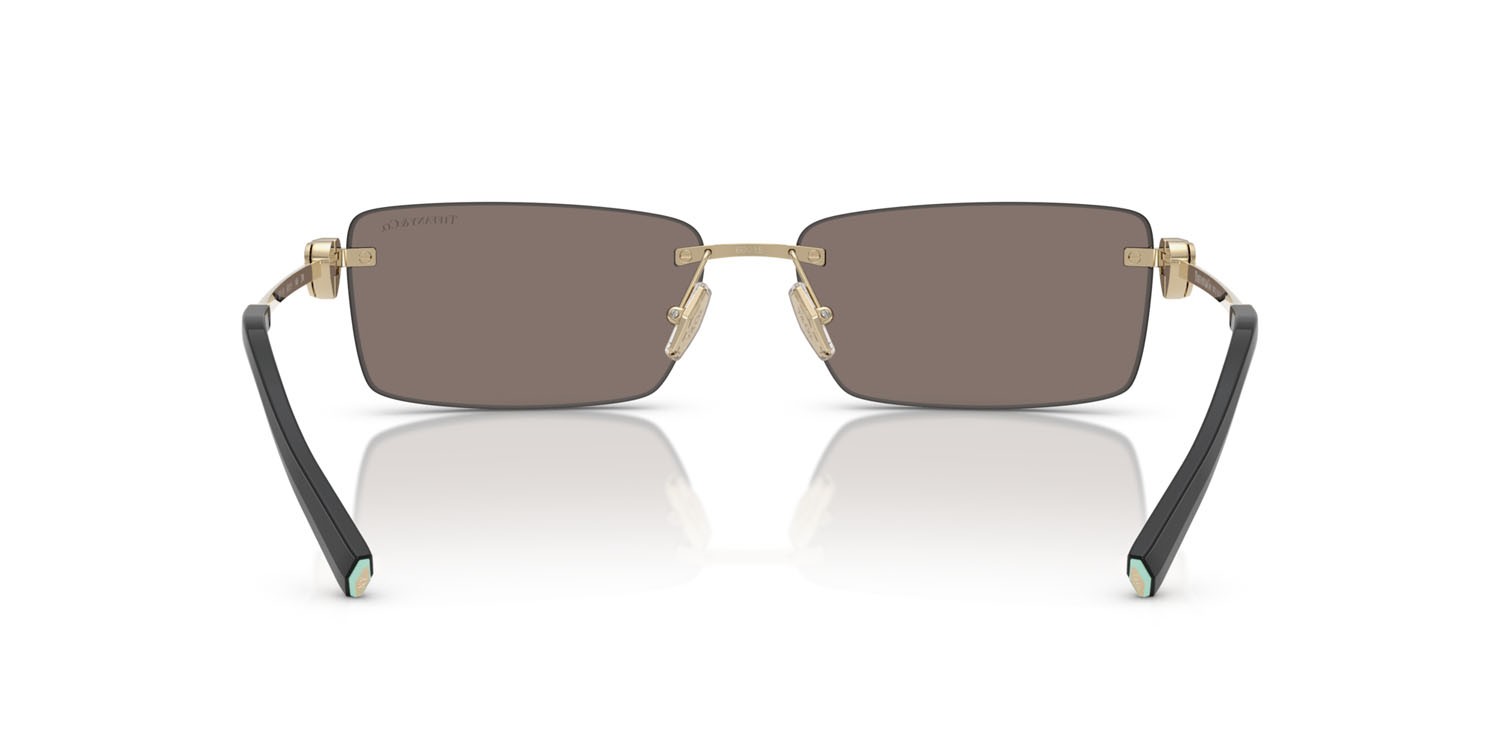 Sunglasses Tiffany TF 3108B (60215A) color oro pallido shape rectangle lenses marrone chiaro specchiato oro