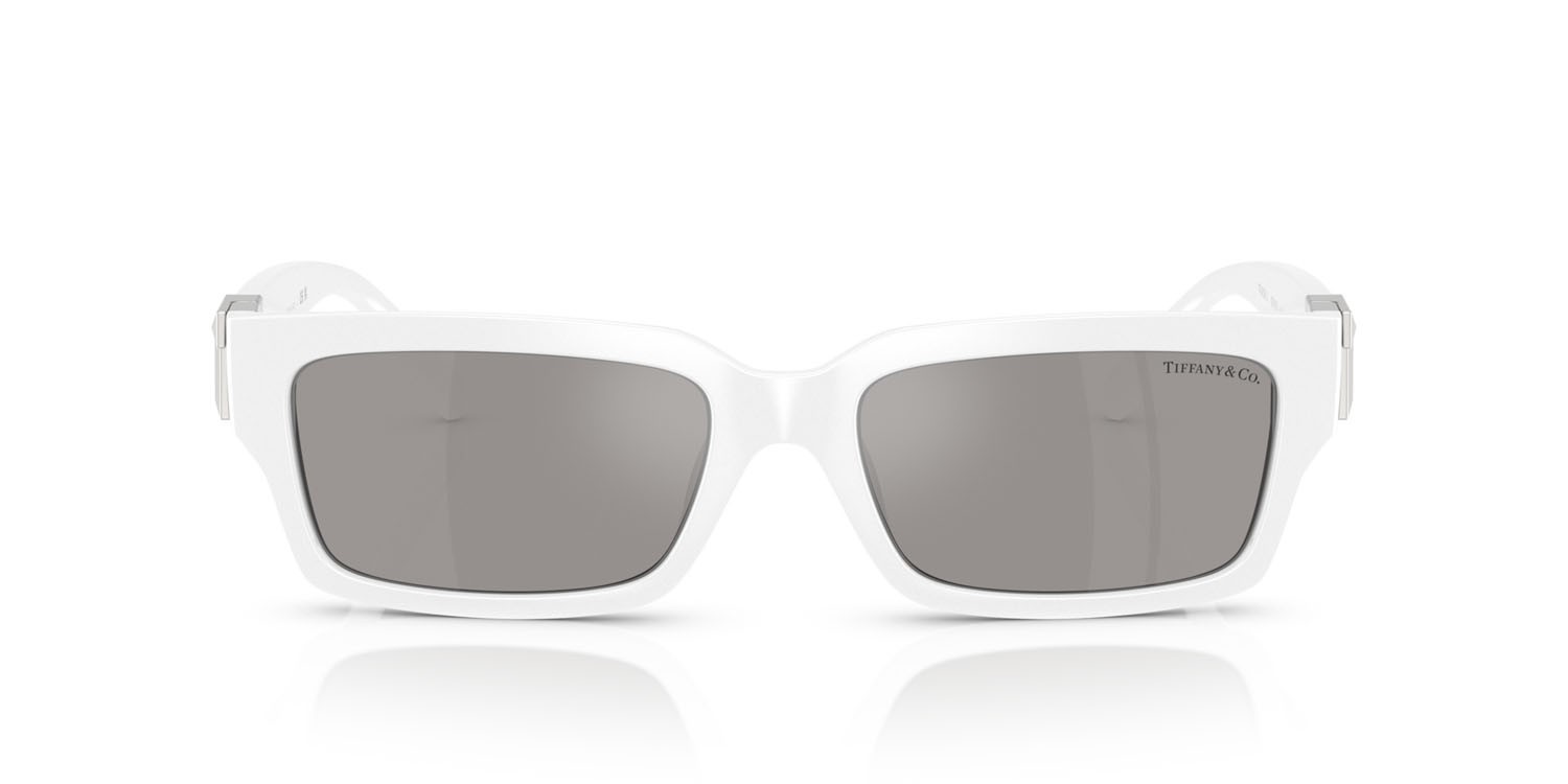 Occhiali da sole Tiffany TF 4226U (83926G) colore bianco acceso forma rettangolare lenti grigio chiaro specchiato argento
