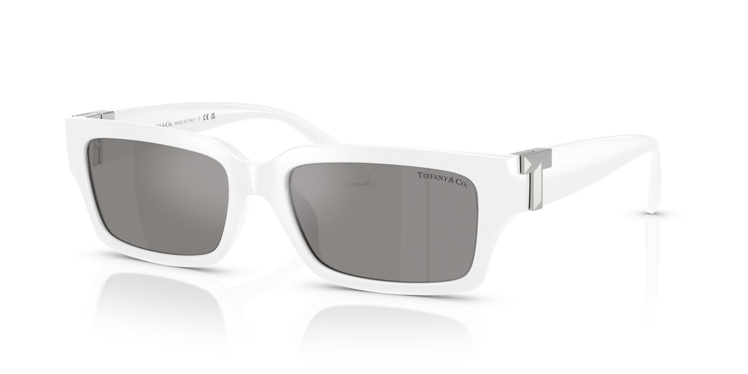 Occhiali da sole Tiffany TF 4226U (83926G) colore bianco acceso forma rettangolare lenti grigio chiaro specchiato argento