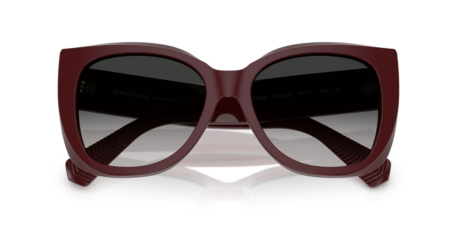 Occhiali da sole Tiffany TF 4229 (83893C) colore vinaccia forma quadrato lenti sfumato grigio
