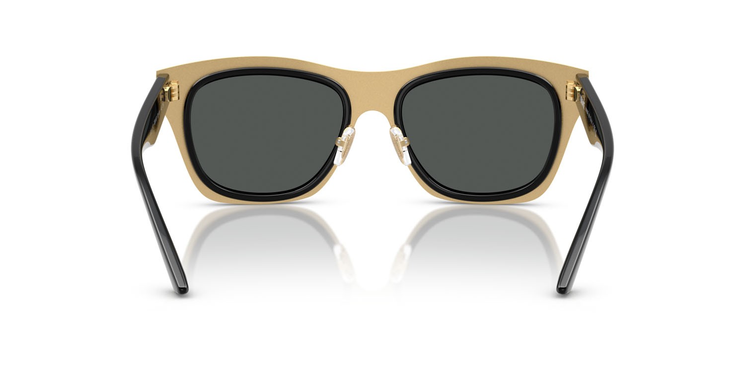 Occhiali da sole Versace VE 2272 (GB1/87) colore nero forma rettangolare lenti grigio scuro