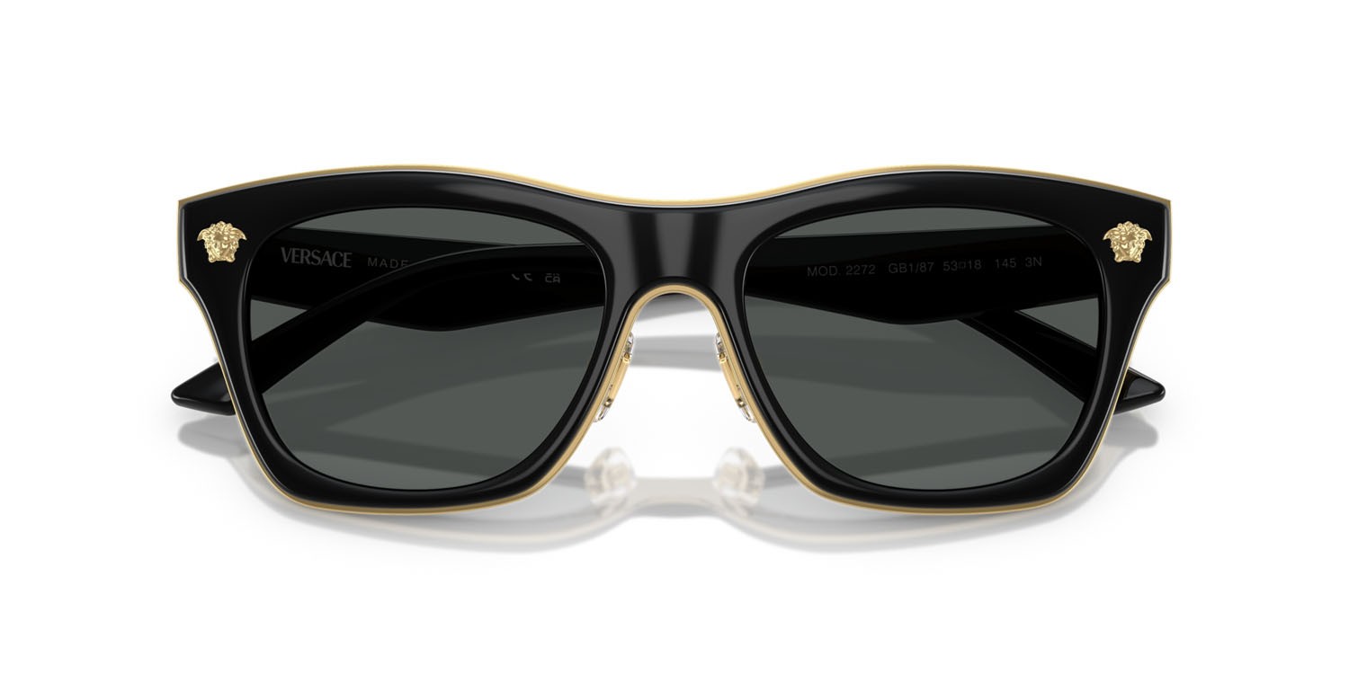 Occhiali da sole Versace VE 2272 (GB1/87) colore nero forma rettangolare lenti grigio scuro