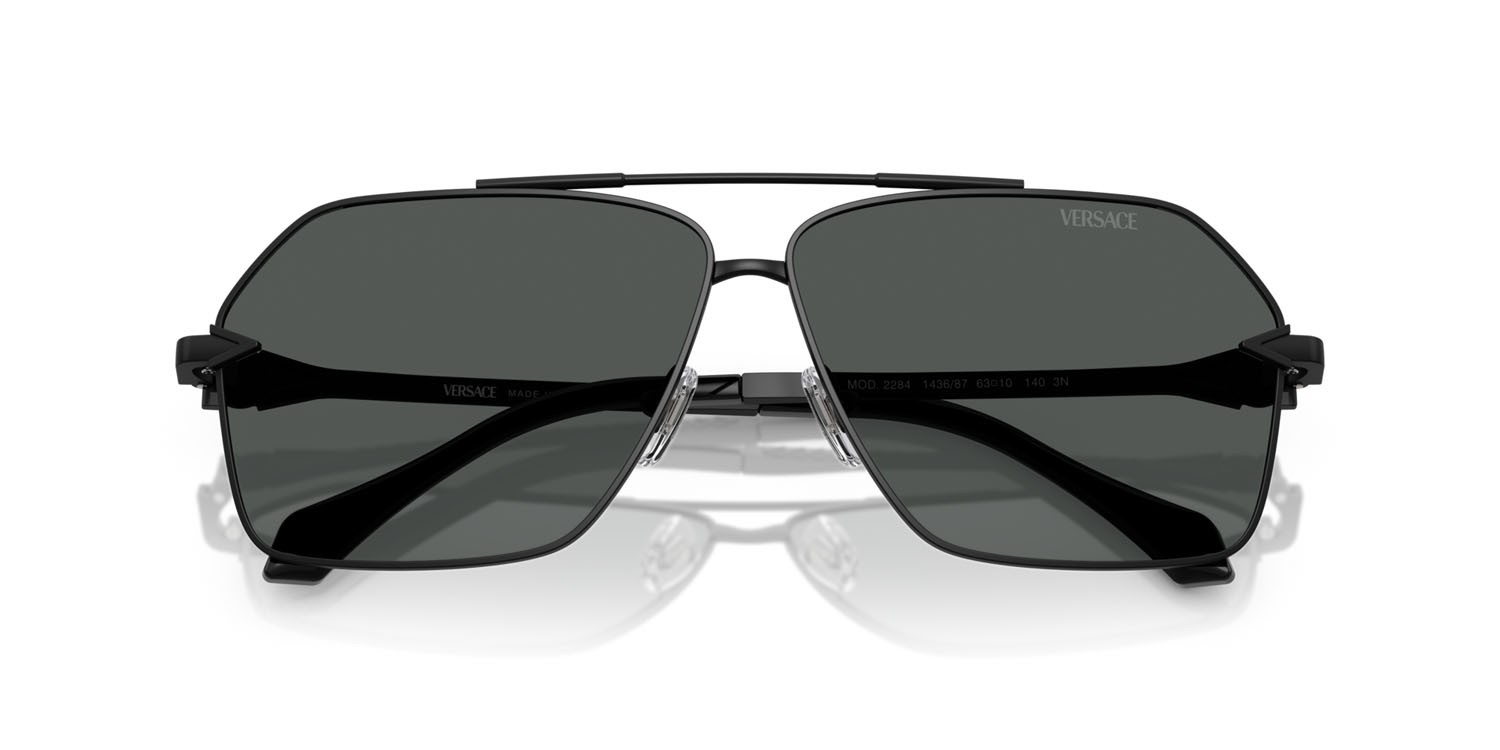 Occhiali da sole Versace VE 2284 (143687) colore nero opaco forma aviator lenti grigio scuro