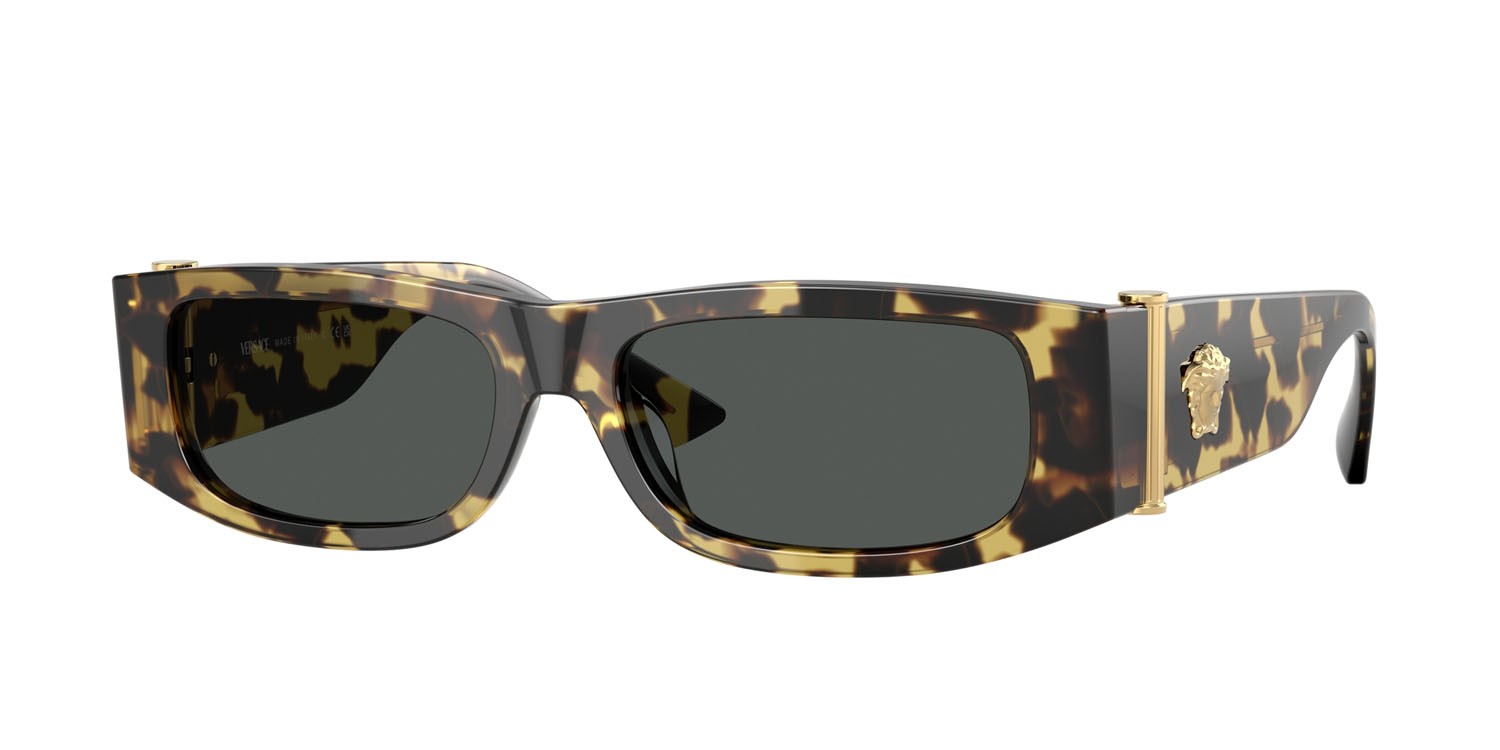 Occhiali da sole Versace VE 4476U (777/87) colore avana giallo marrone forma rettangolare lenti grigio scuro