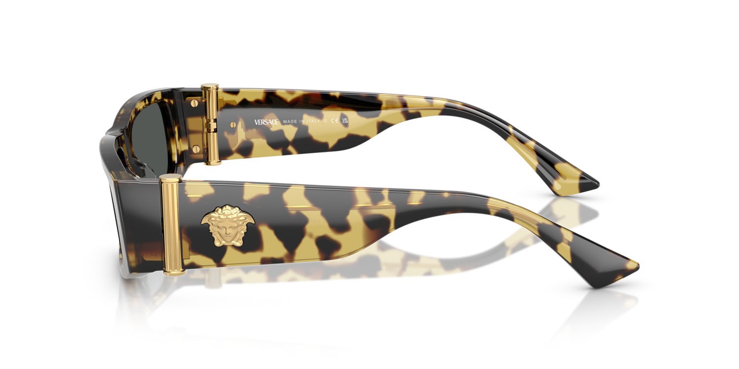 Occhiali da sole Versace VE 4476U (777/87) colore avana giallo marrone forma rettangolare lenti grigio scuro