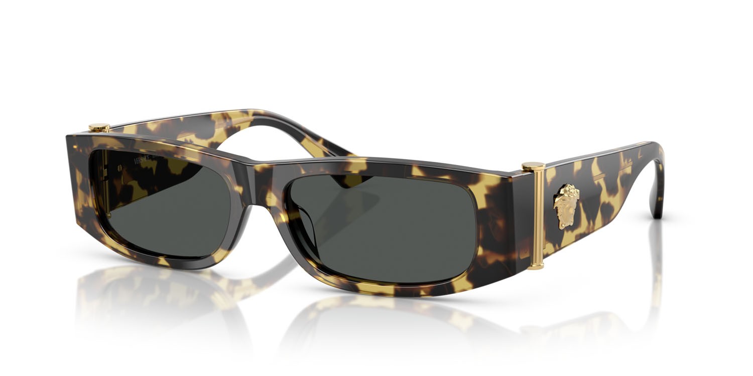 Occhiali da sole Versace VE 4476U (777/87) colore avana giallo marrone forma rettangolare lenti grigio scuro