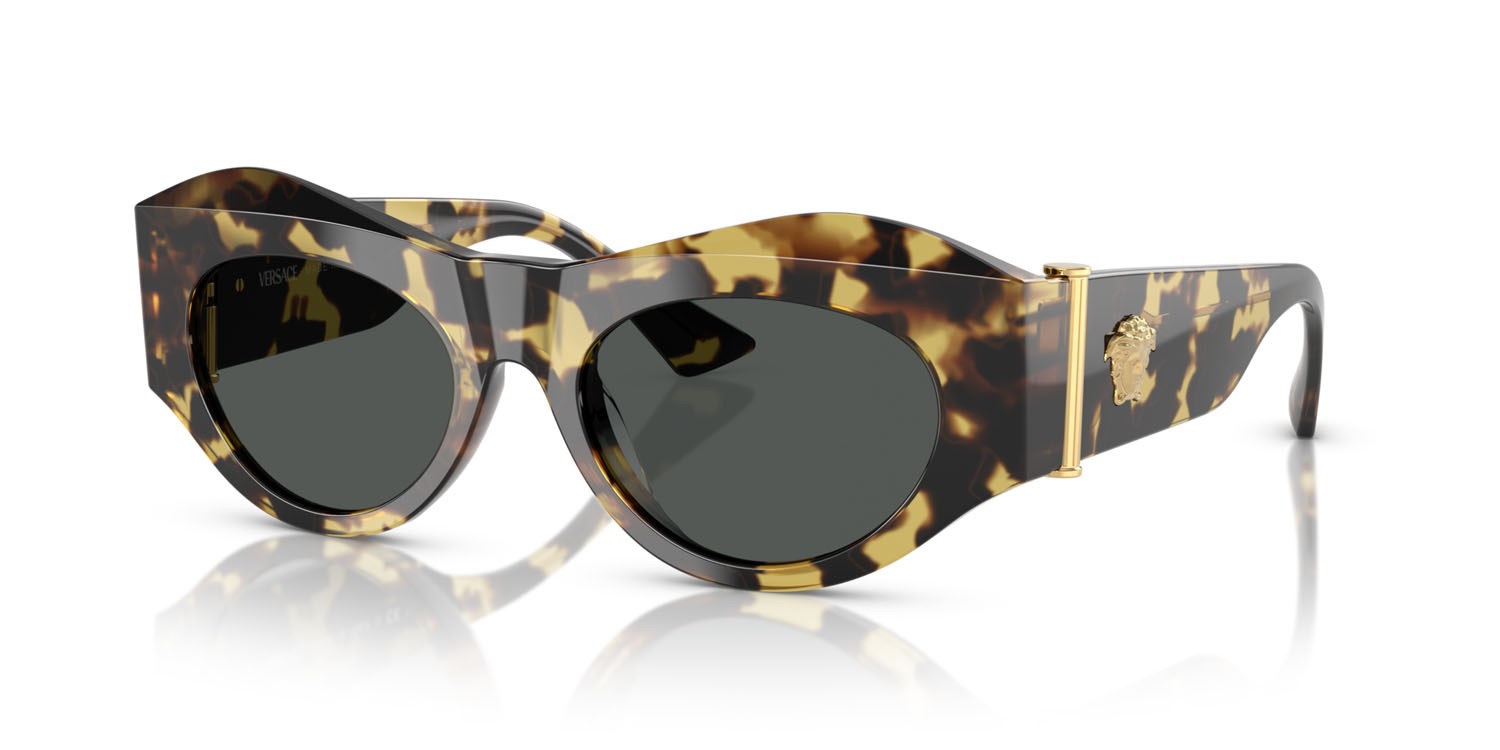 Occhiali da sole Versace VE 4477U (777/87) colore avana giallo marrone forma irregolare lenti grigio scuro
