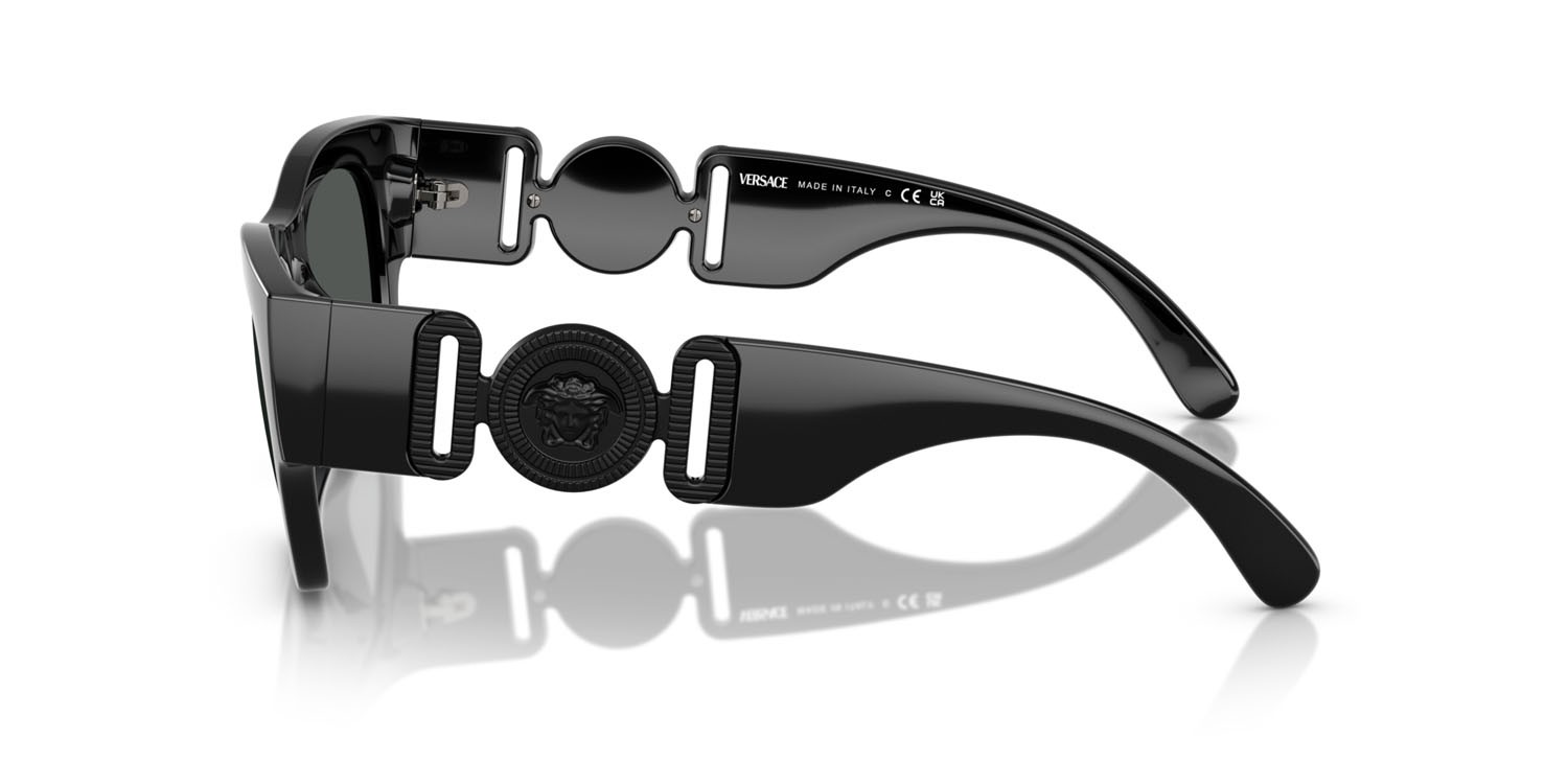 Occhiali da sole Versace VE 4479U (536087) colore nero forma quadrato lenti grigio scuro