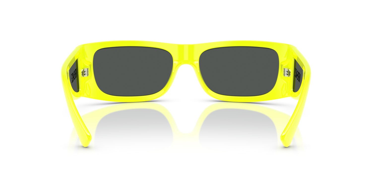 Occhiali da sole Versace VE 4482 (544987) colore giallo fluo forma quadrato lenti grigio scuro