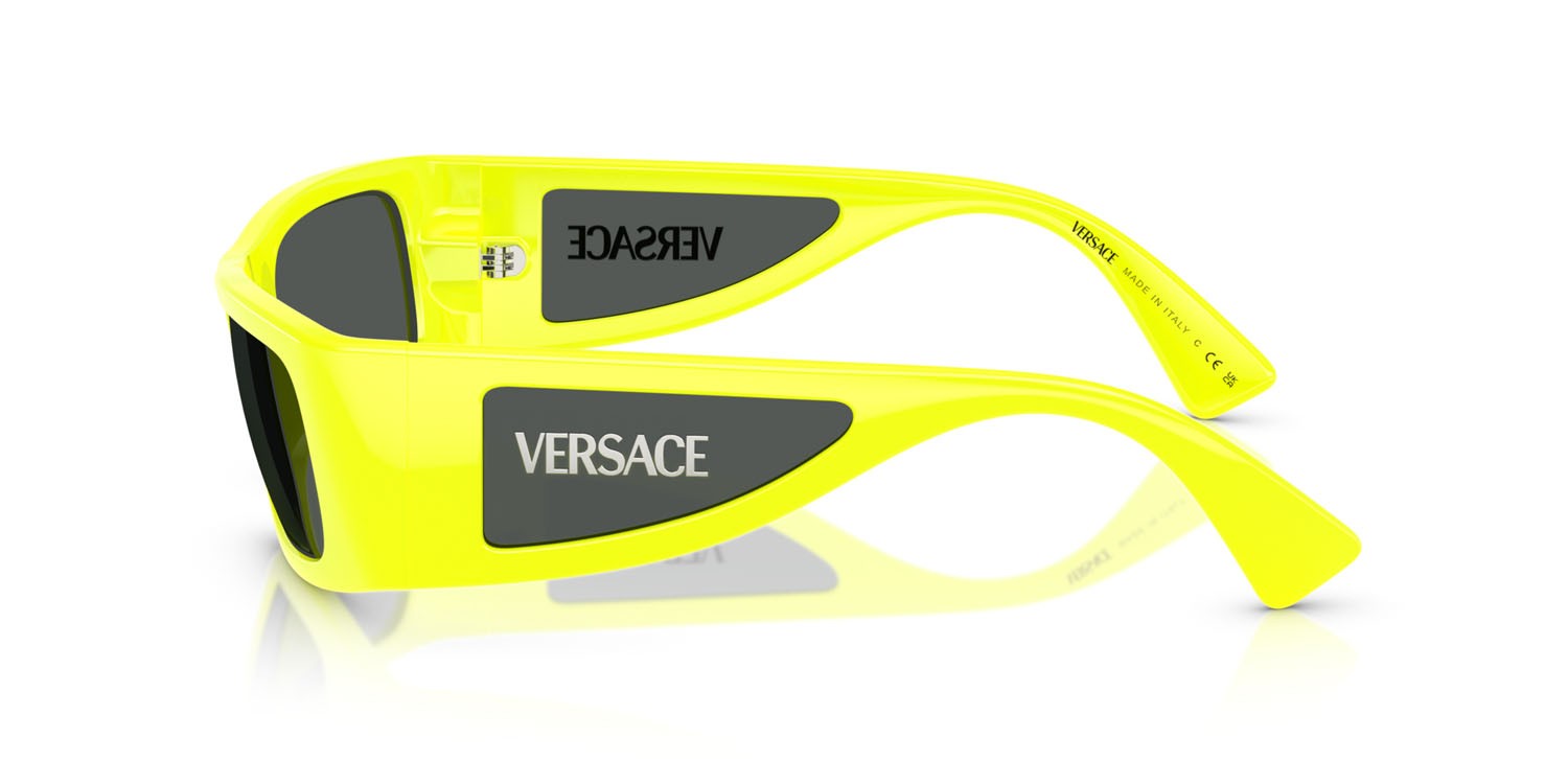 Occhiali da sole Versace VE 4482 (544987) colore giallo fluo forma quadrato lenti grigio scuro