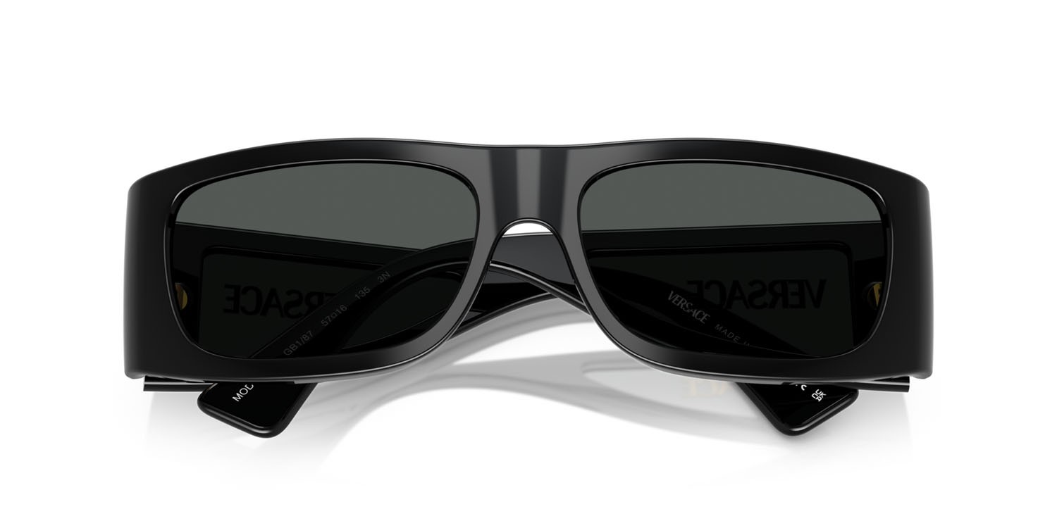 Occhiali da sole Versace VE 4482 (GB1/87) colore nero forma quadrato lenti grigio scuro