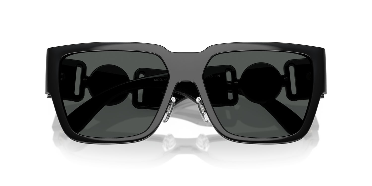 Occhiali da sole Versace VE 4483D (536087) colore nero forma rettangolare lenti grigio scuro