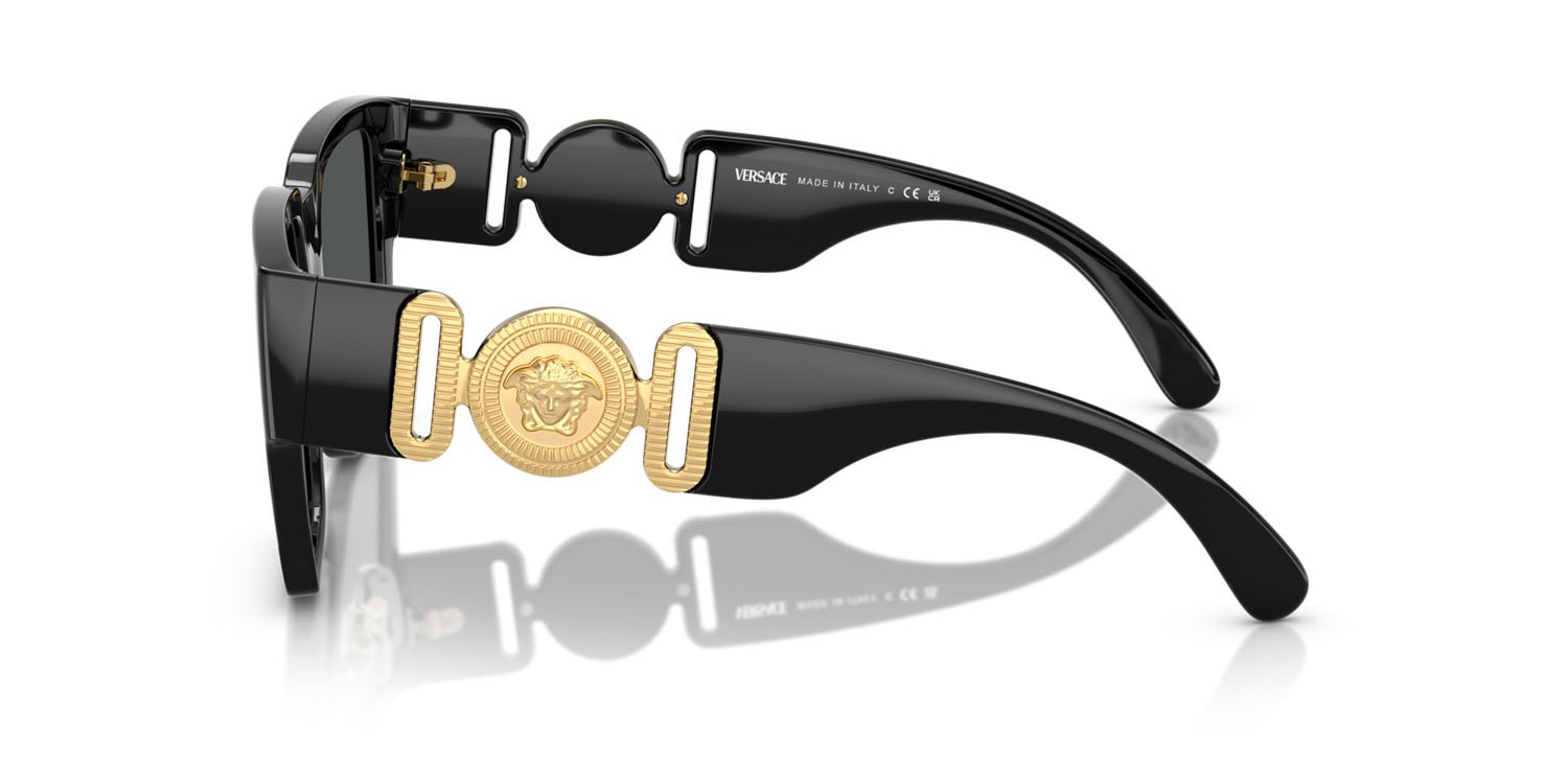 Occhiali da sole Versace VE 4483D (GB1/87) colore nero forma rettangolare lenti grigio scuro