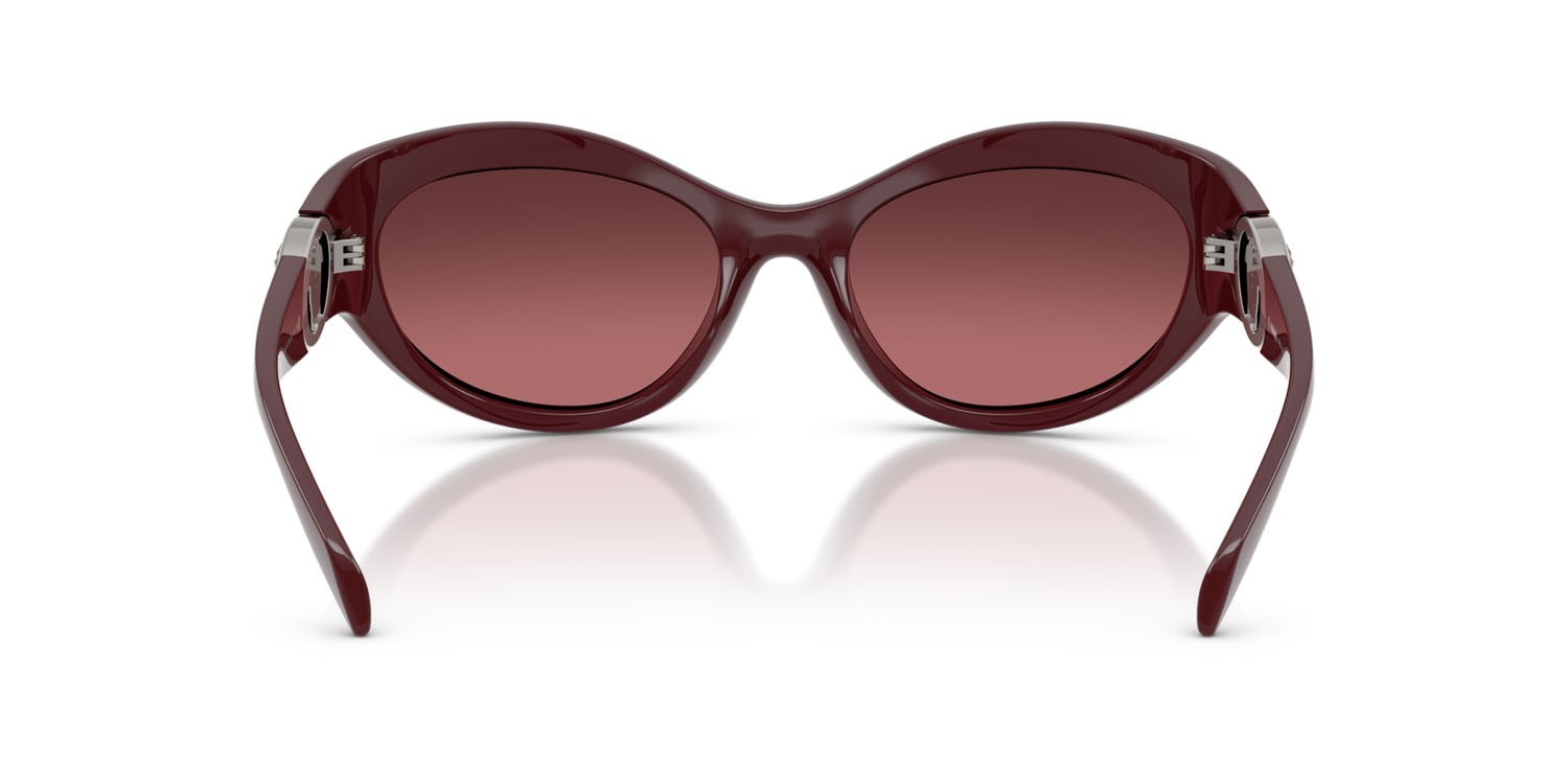 Occhiali da sole Versace VE 4485 (54877E) colore vinaccia forma cat eye lenti rosa sfumato argento a specchio