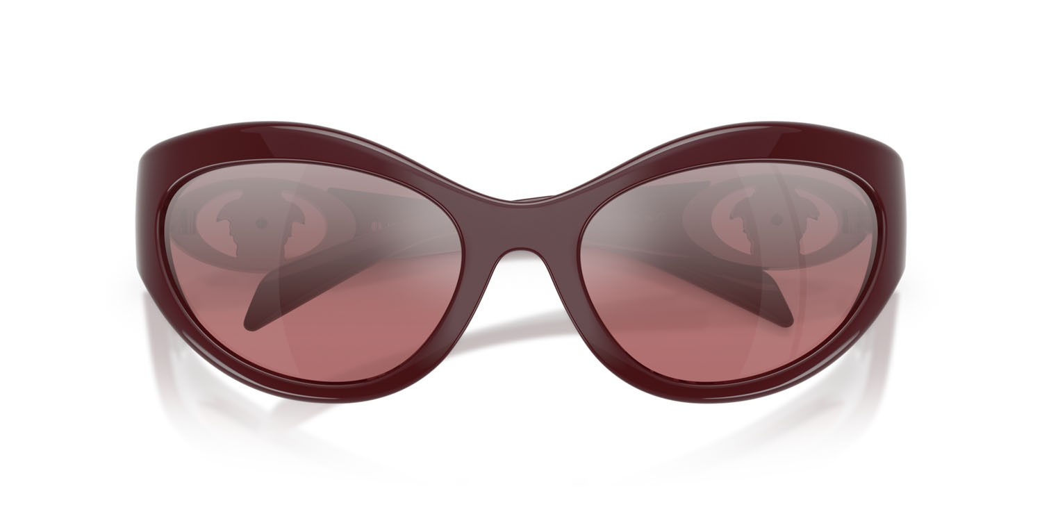 Occhiali da sole Versace VE 4485 (54877E) colore vinaccia forma cat eye lenti rosa sfumato argento a specchio