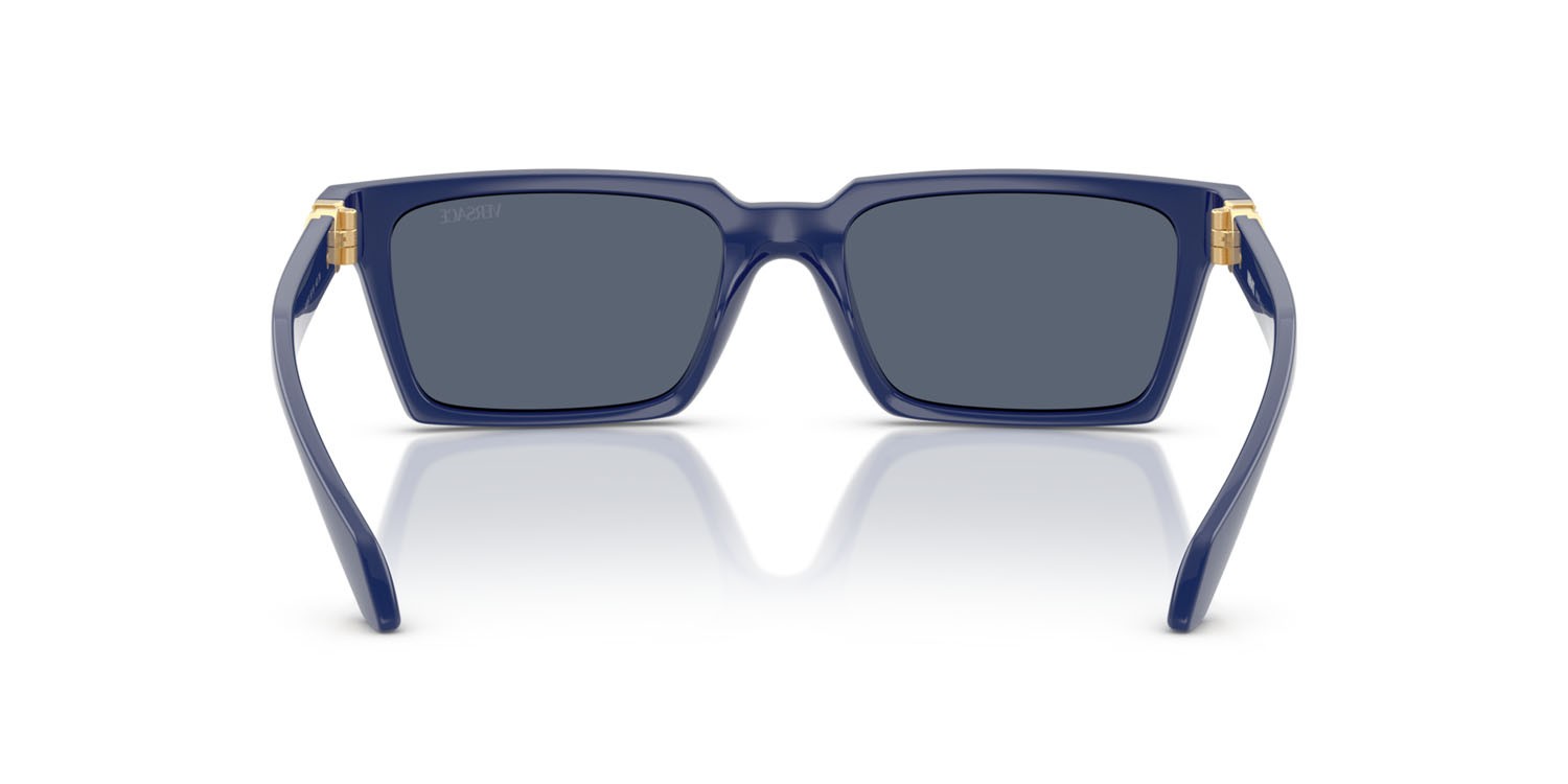 Occhiali da sole Versace VE 4490U (545087) colore blu tinta unita forma rettangolare lenti grigio scuro