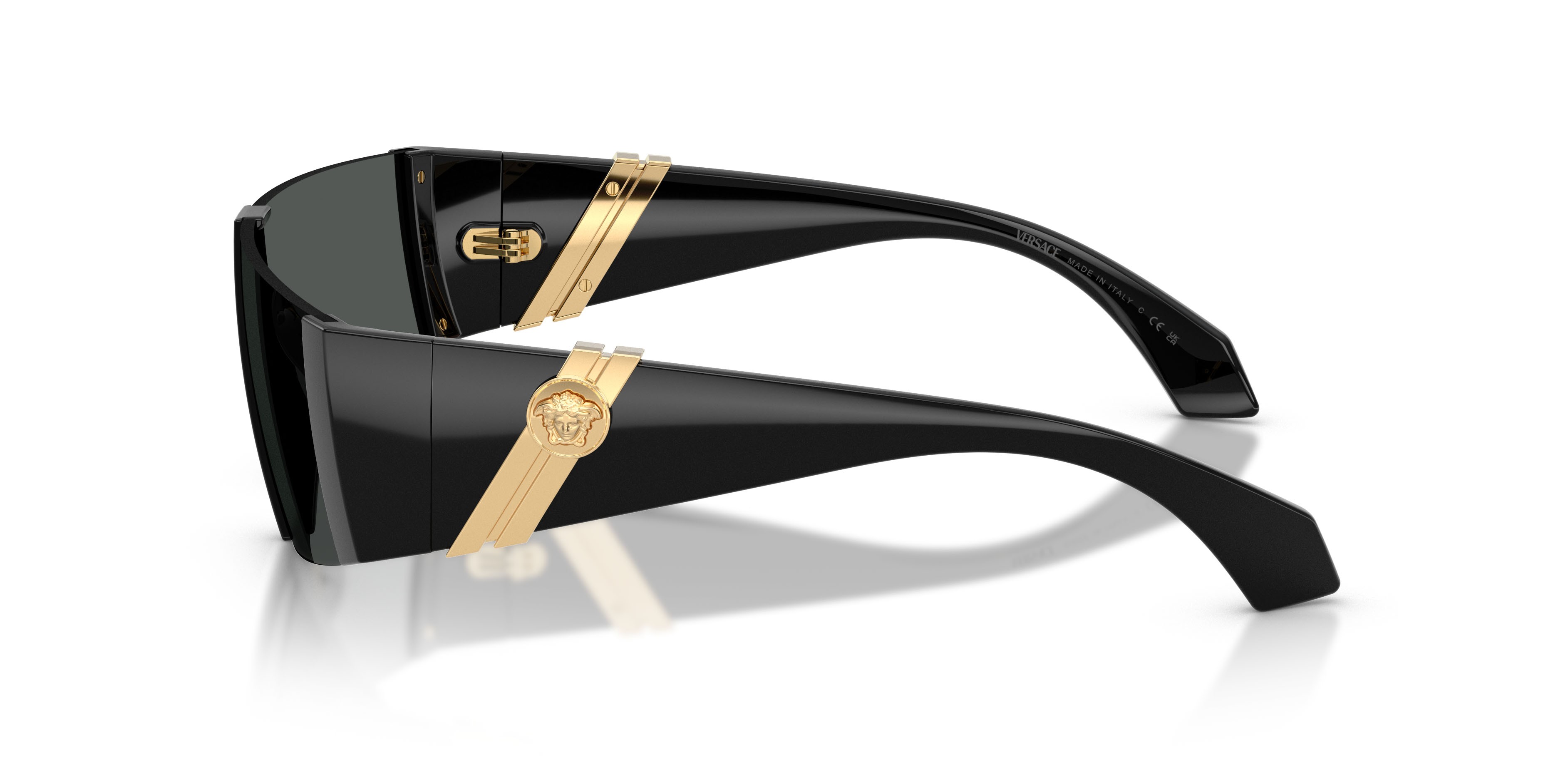 Occhiali da sole Versace VE 4516 (GB1/87) colore nero forma rettangolare lenti grigio scuro