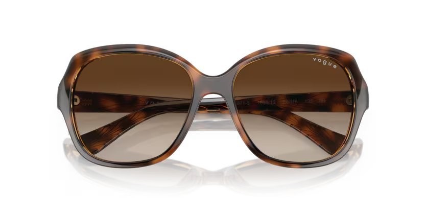 Sunglasses Vogue VO 2871S (150813) color striped dark havana shape square lenses brown gradient