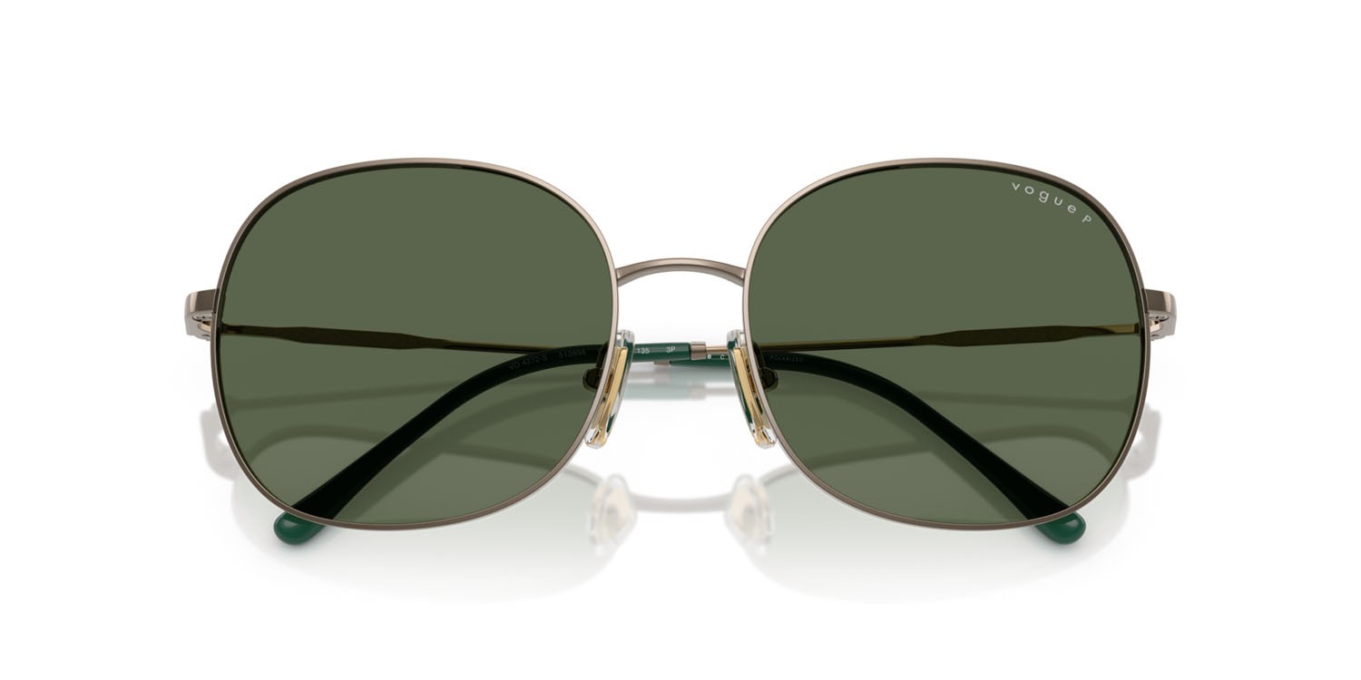 Occhiali da sole Vogue VO 4272S (51389A) colore marrone chiaro forma rotondo lenti polar verde scuro