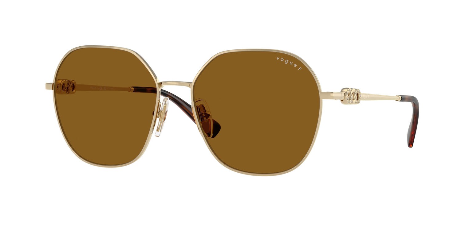 Occhiali da sole Vogue VO 4318SB (848/83) colore oro pallido forma irregolare lenti polar marrone scuro