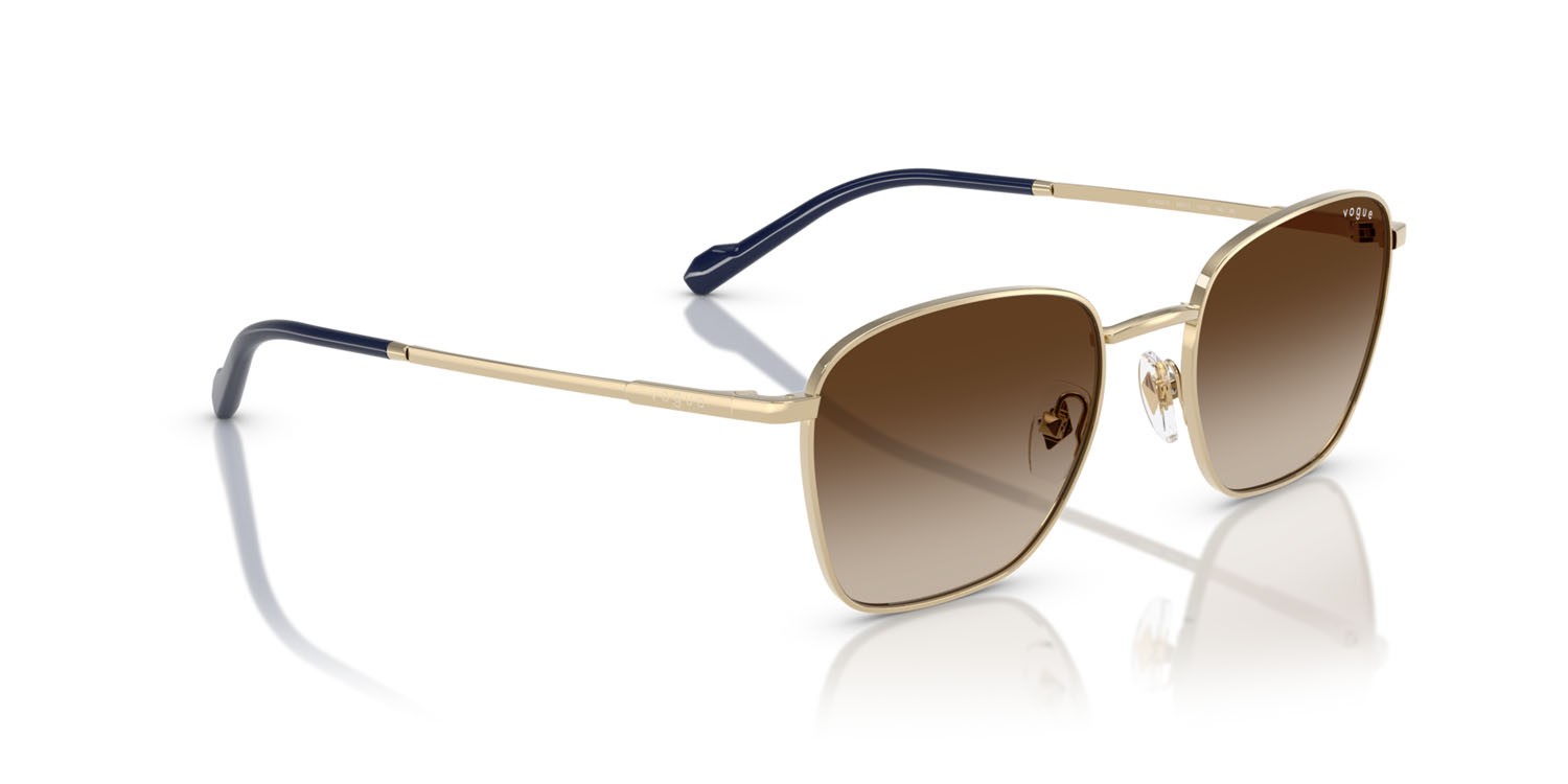 Occhiali da sole Vogue VO 4322S (848/13) colore oro pallido forma quadrato lenti marrone sfumato