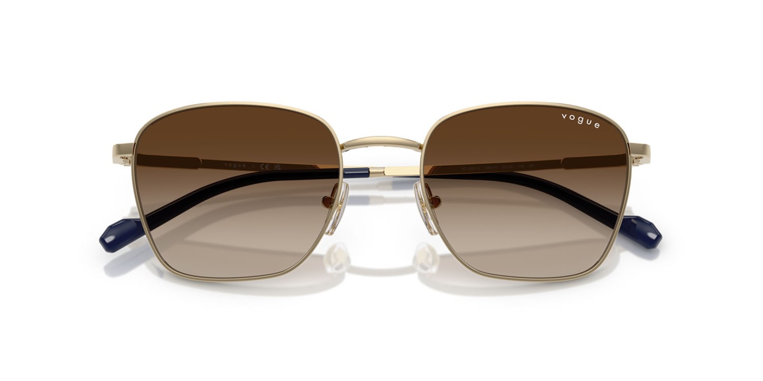 Occhiali da sole Vogue VO 4322S (848/13) colore oro pallido forma quadrato lenti marrone sfumato