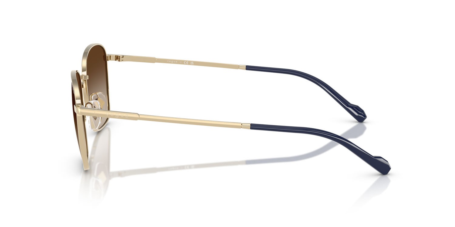 Occhiali da sole Vogue VO 4322S (848/13) colore oro pallido forma quadrato lenti marrone sfumato