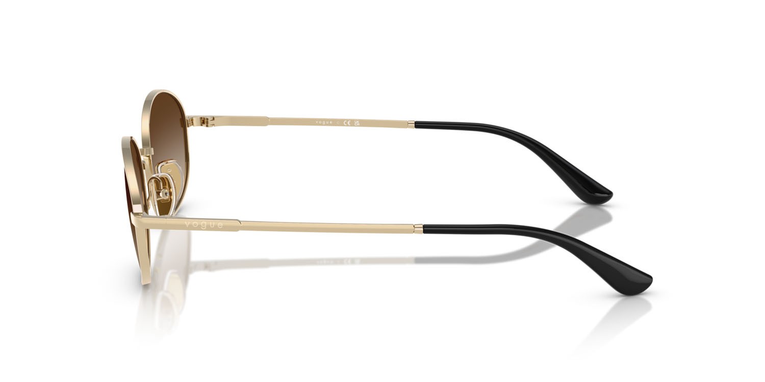 Occhiali da sole Vogue VO 4323S (848/13) colore oro pallido forma ovale lenti gradient dark brown