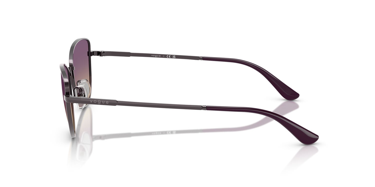 Occhiali da sole Vogue VO 4324S (514970) colore viola chiaro forma farfalla lenti giallo sfumato viola