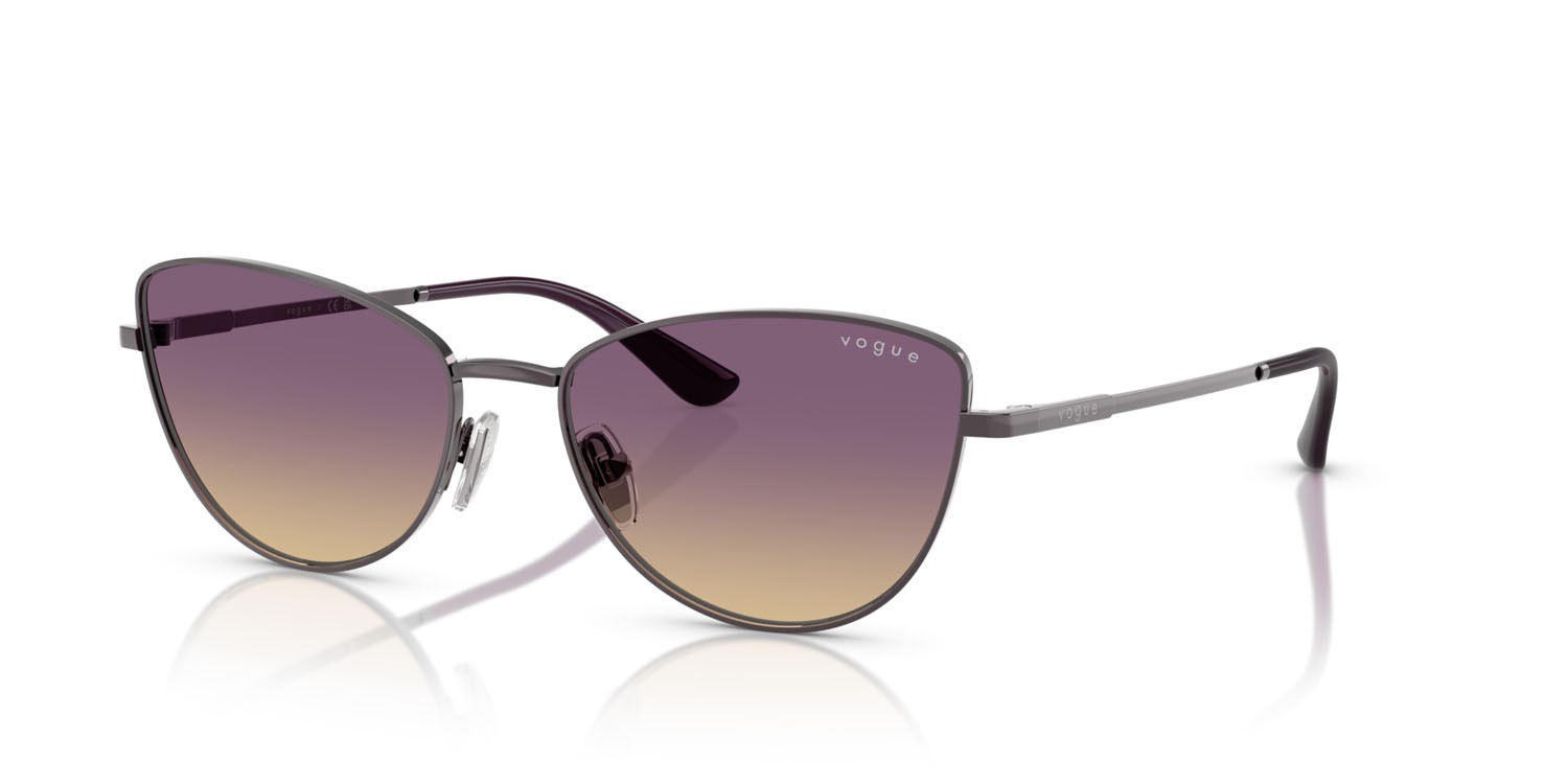 Occhiali da sole Vogue VO 4324S (514970) colore viola chiaro forma farfalla lenti giallo sfumato viola