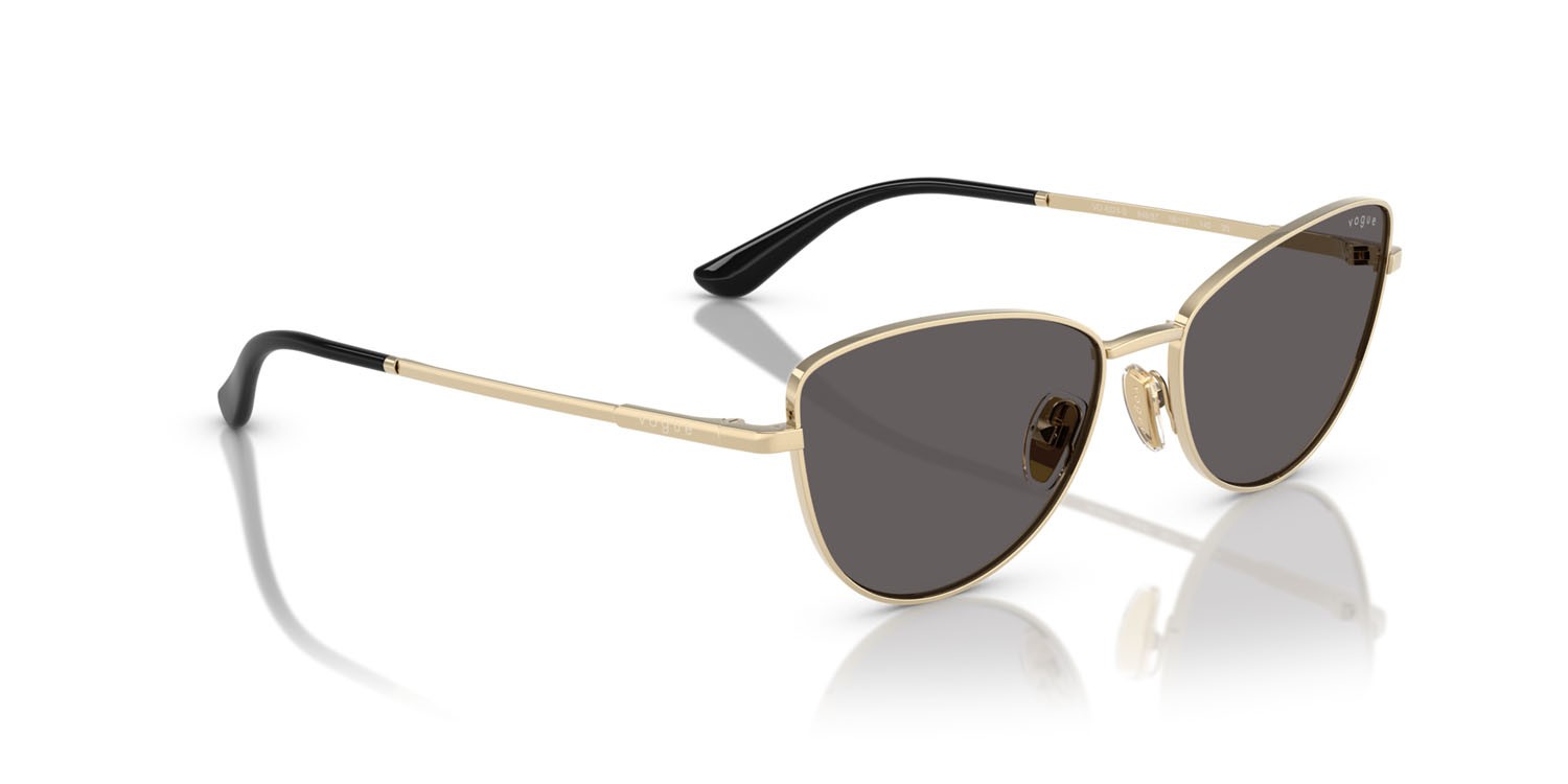 Occhiali da sole Vogue VO 4324S (848/87) colore oro pallido forma farfalla lenti nero/grigio fumo
